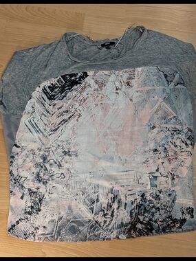 Gray Abstract Print Short Sleeve Top